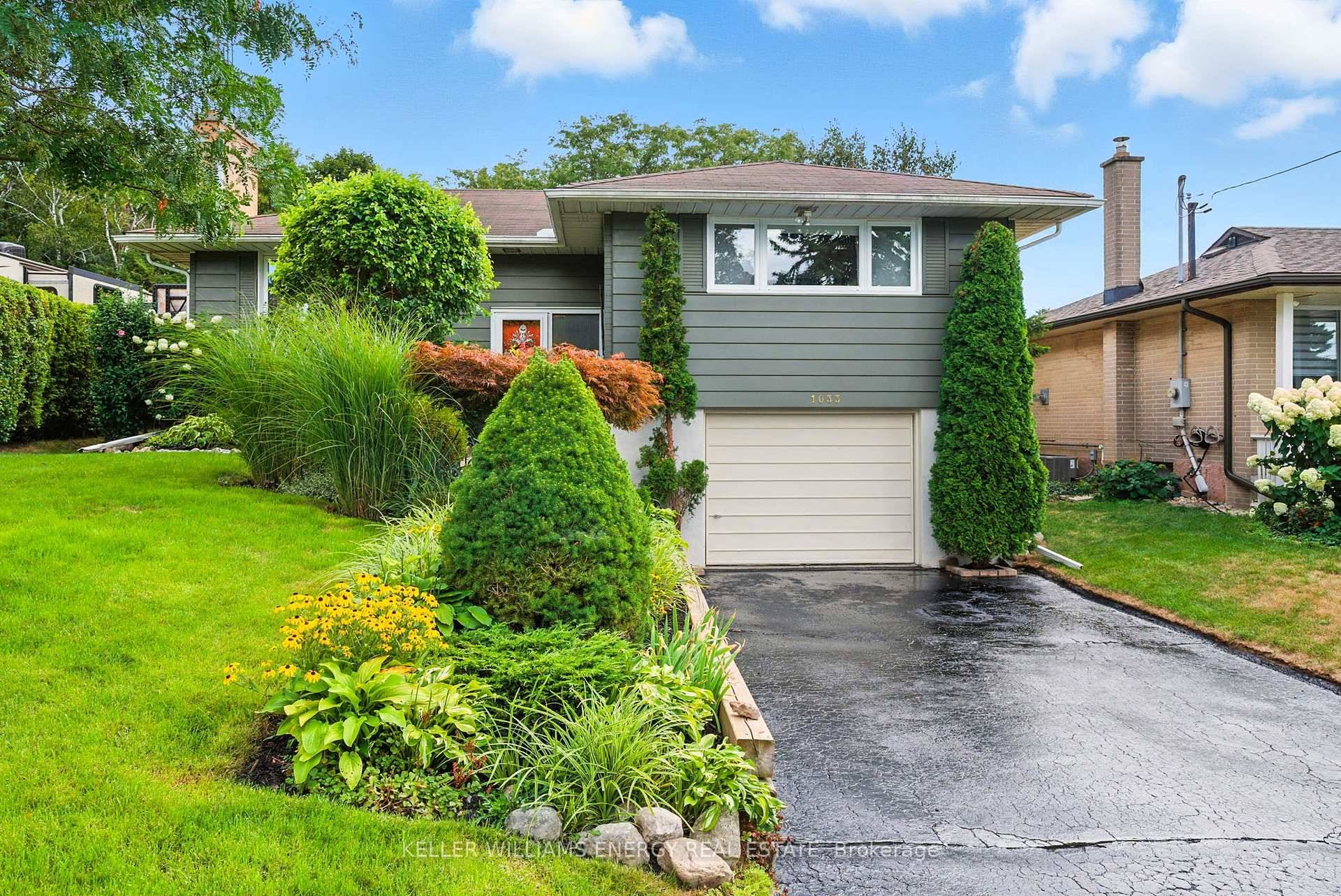 Welcome to this beautifully maintained 3 bedroom, 2 bath raised bungalow offering an ideal blend of comfort and functionality.