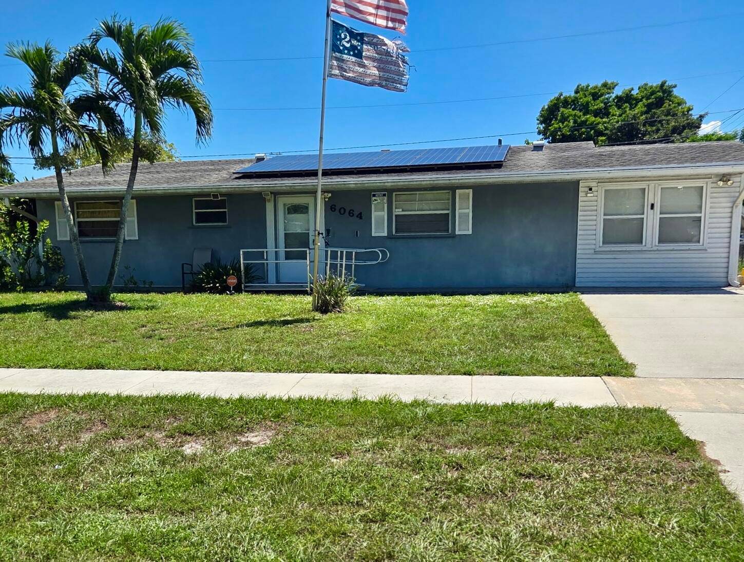 Charming Ranch on Corner Lot !