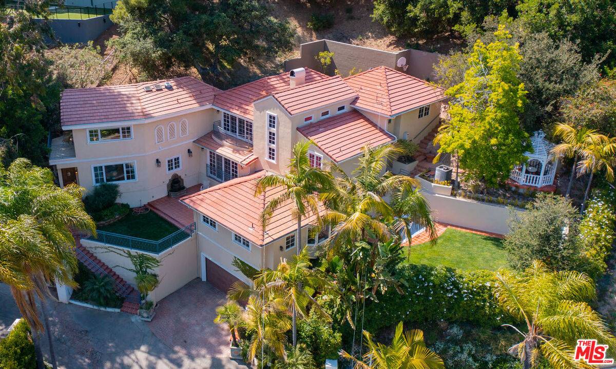 941  N Norman Pl Brentwood LA