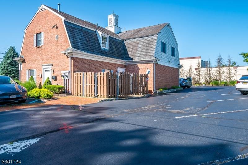 Great opportunities exist with this 4500 office medical building.