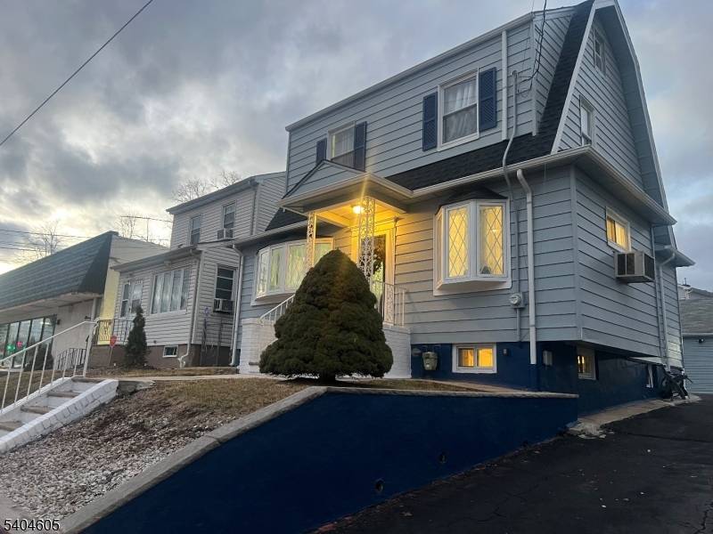 Commuters Dream ! NYC Bus at your door !