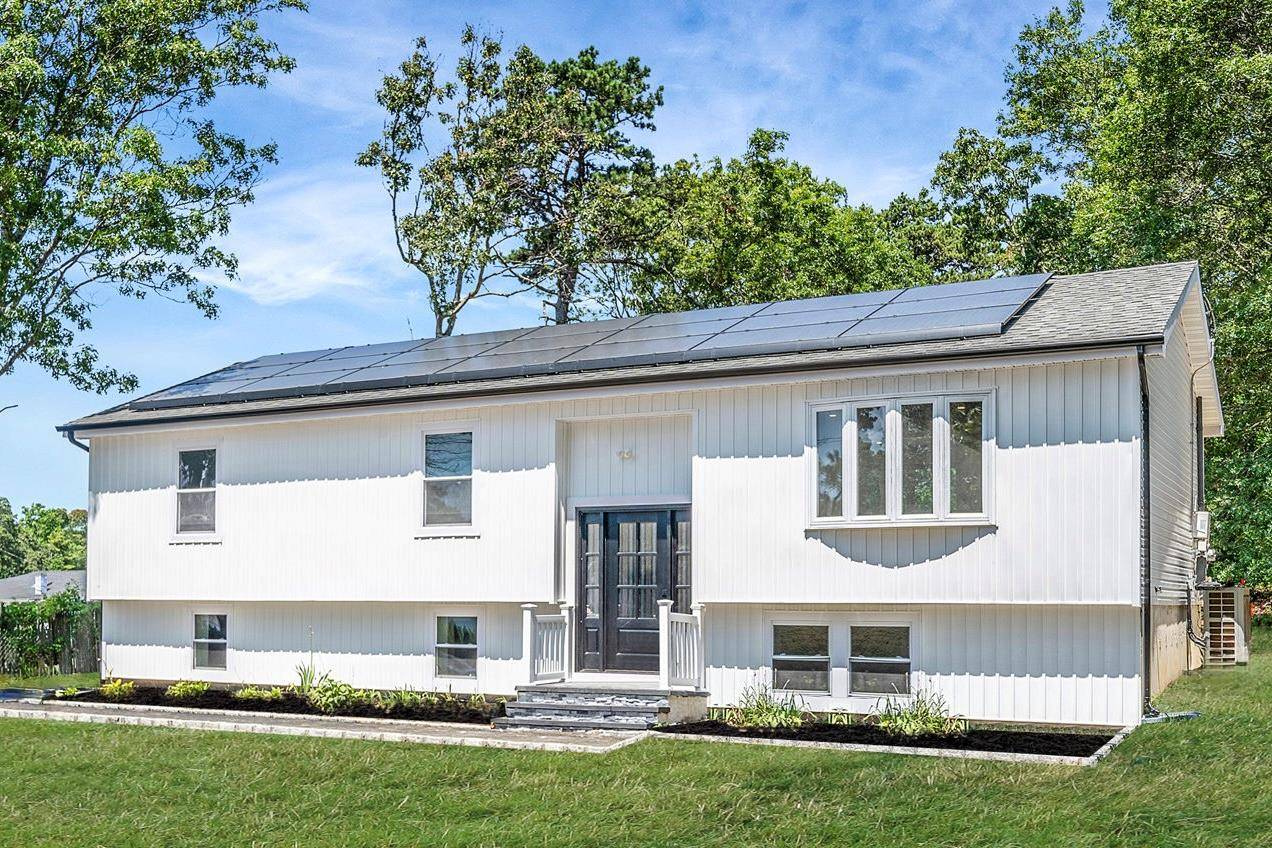 LIVING LUXURY In The Heart Of Shirley !