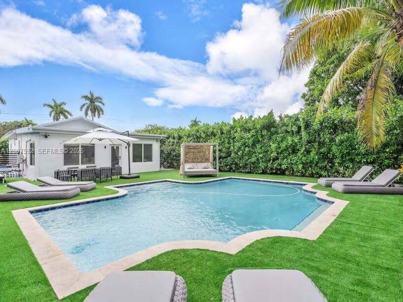 Recently renovated and designed by a famous French designer Attractive contemporary and minimalist look.