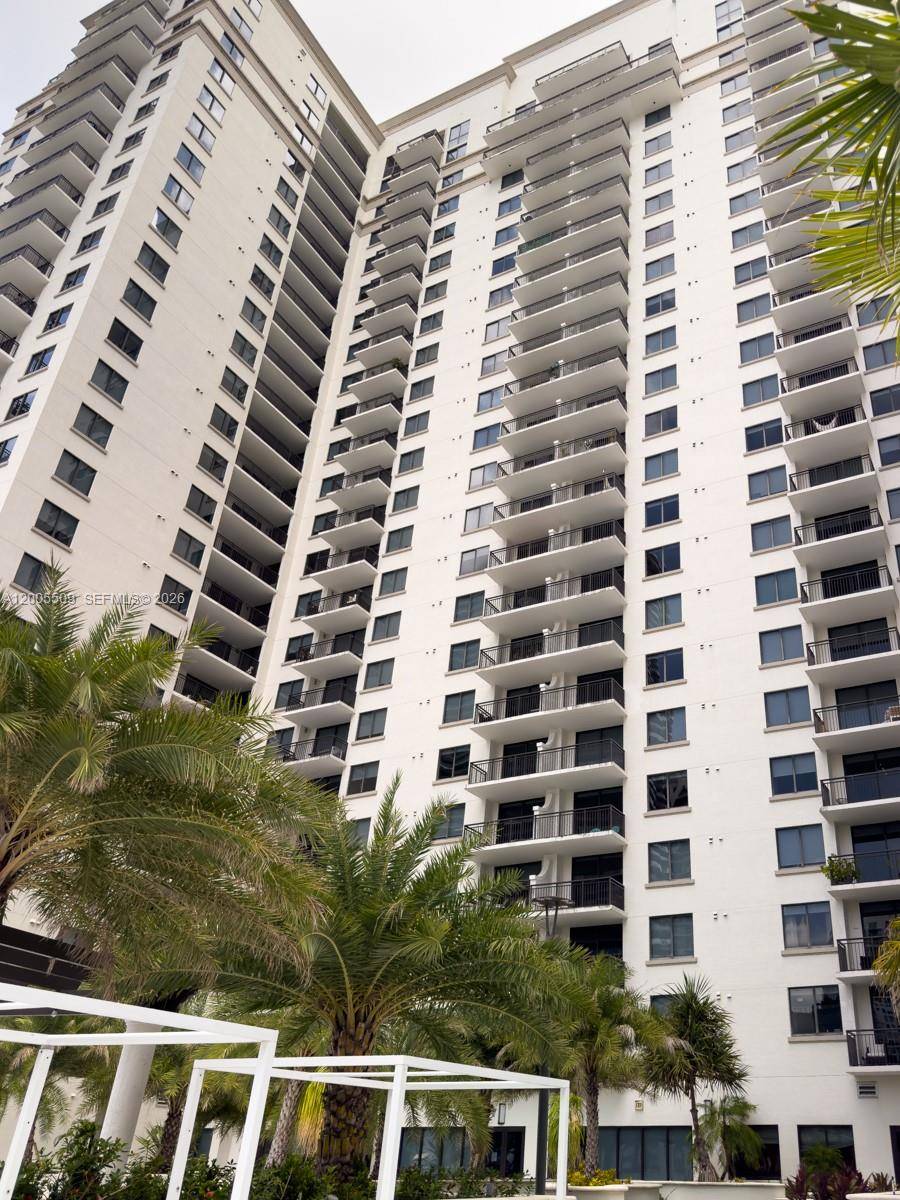 Freshly painted, turnkey, and already generating income, this fully furnished 2 bedroom, 2 bath residence in the heart of Brickell is an exceptional investment opportunity, allowing 30 day minimum rentals ...