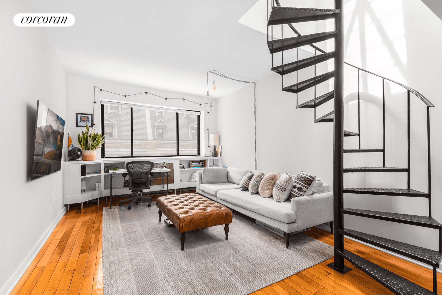 Investor friendly subletting allowed, this unique 1 bed 1 bath duplex with soaring ceilings is cloaked in natural light.
