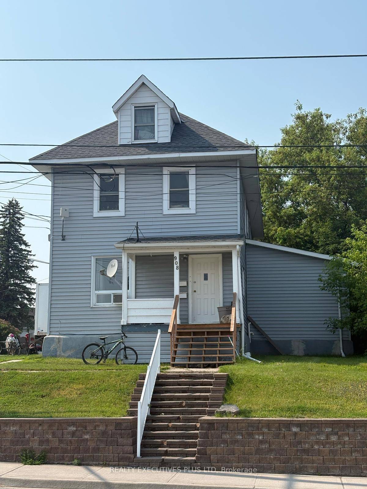 Legal Triplex in Prime North Bay Location.
