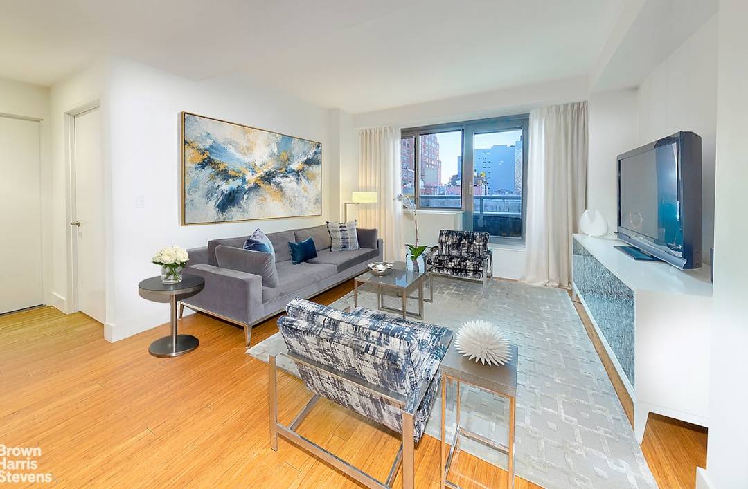 CONDO RULES ! This one bedroom in the heart of Chelsea checks all the boxes !