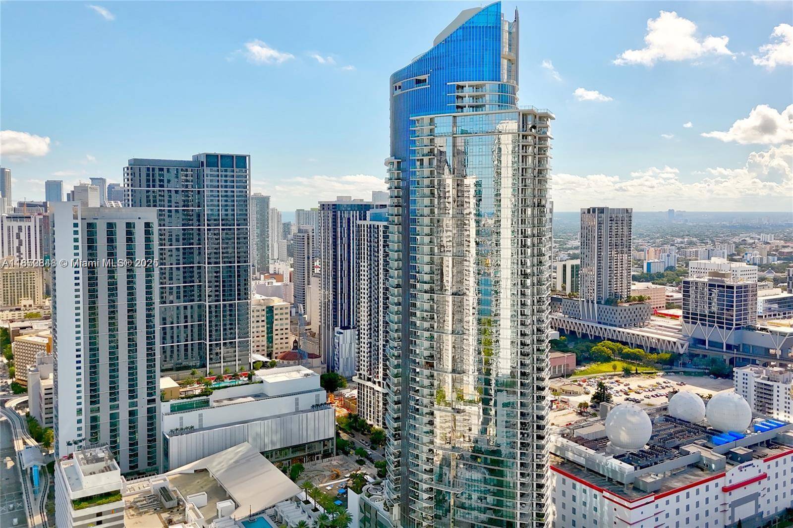 Modern Condo with Stunning City Skyline View and Smart Features Step into this stunning modern condo and be greeted by an abundance of natural light and an unobstructed view of ...