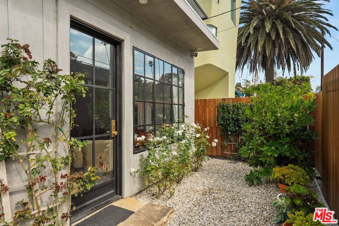 207 Entrada Dr 1BR Santa Monica La
