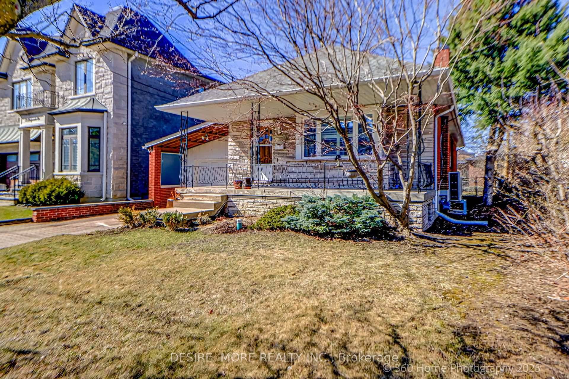Spacious Bungalow in Quiet Family Neighborhood.