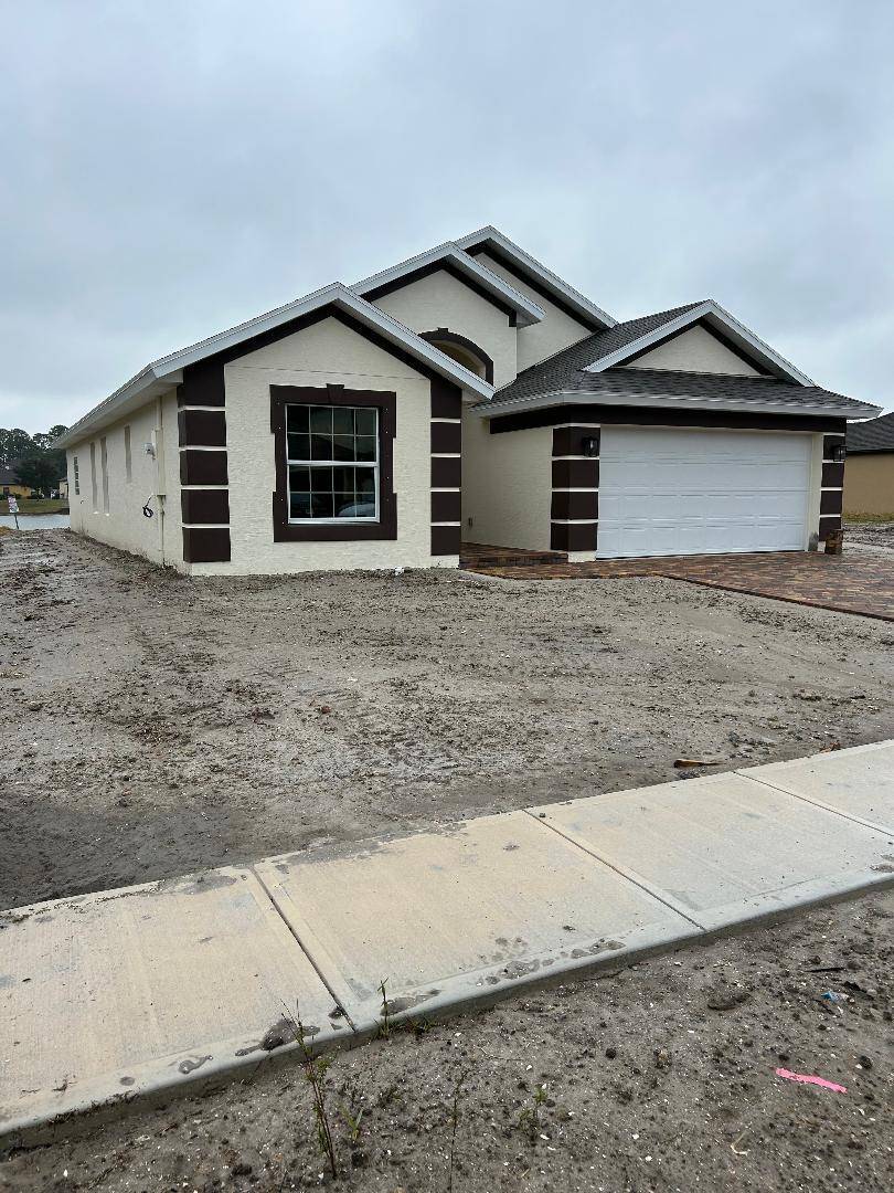 Ceck out this Stunning 4 Bed 2 Bath located in Palm Bay, FL !