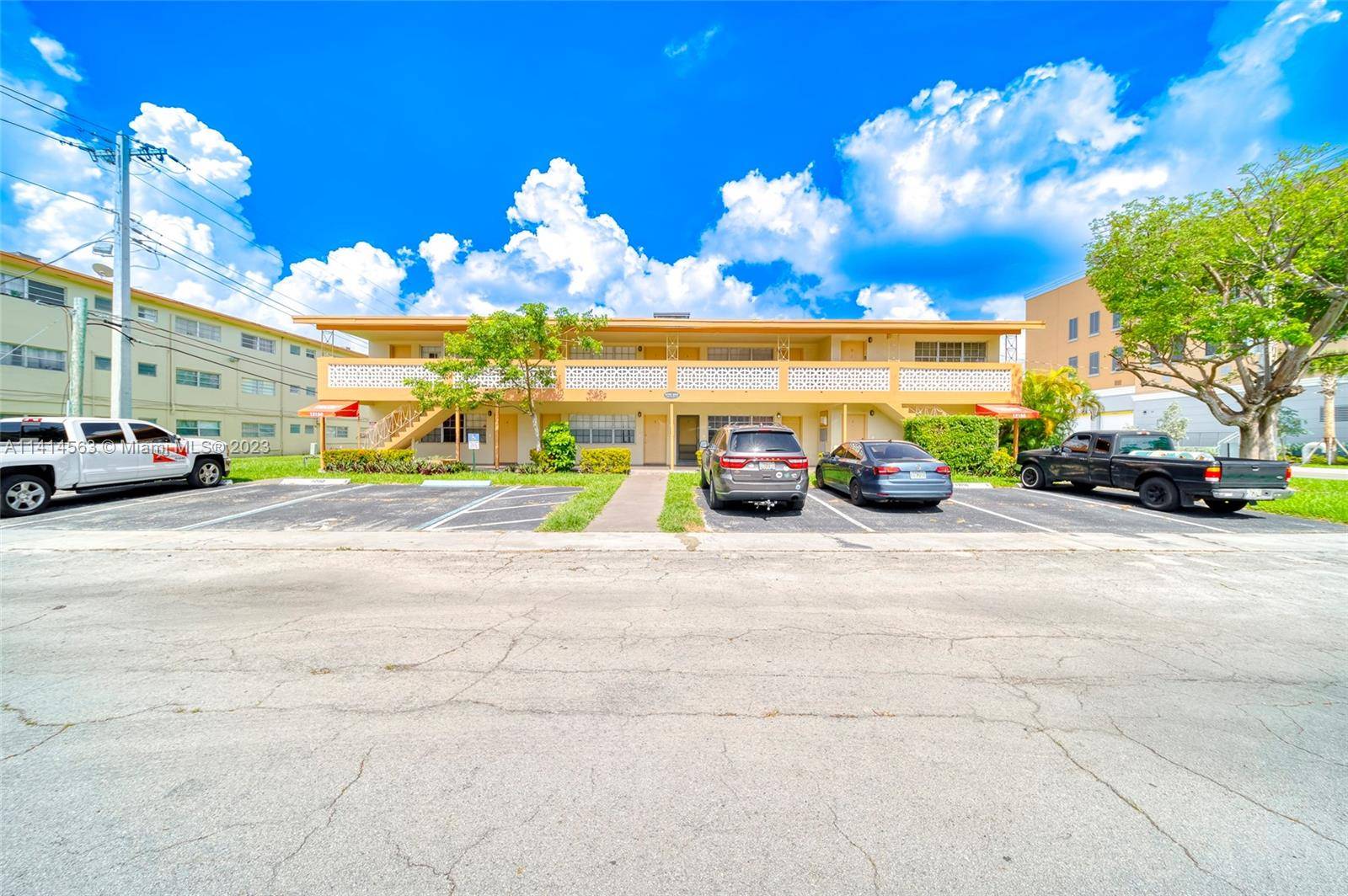 Very spacious 1 bed 1 bath located in the heart of North Miami.