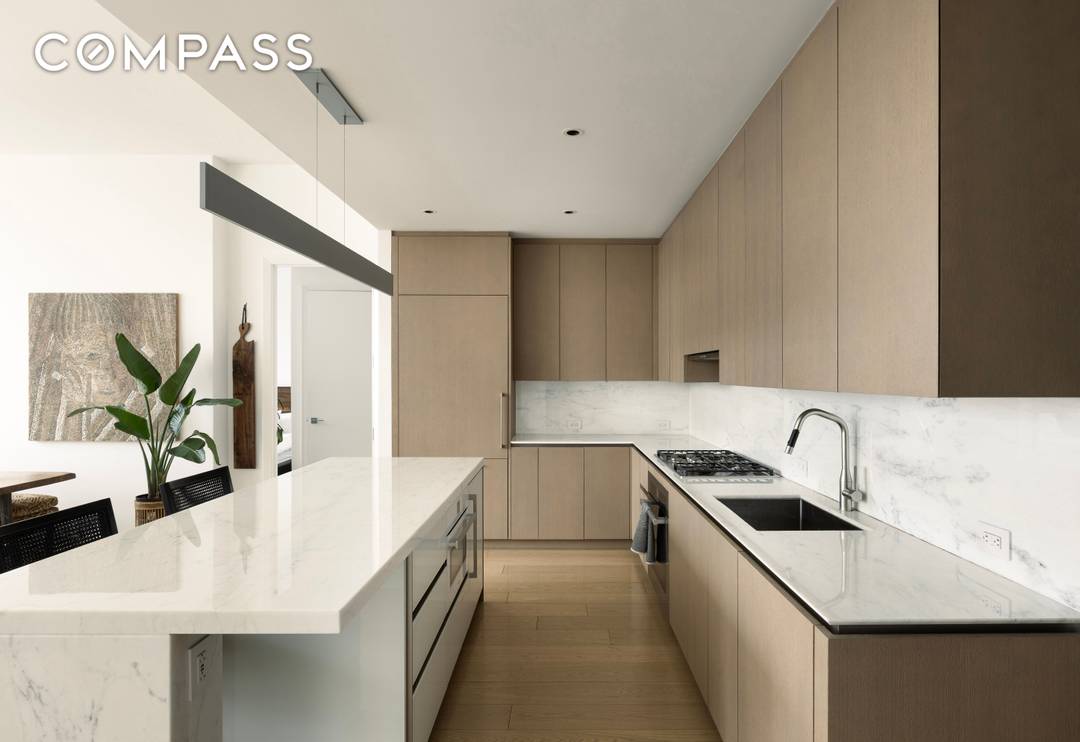 Extraordinary eastern exposures and breathtaking views at the iconic 15 Hudson Yards tower.