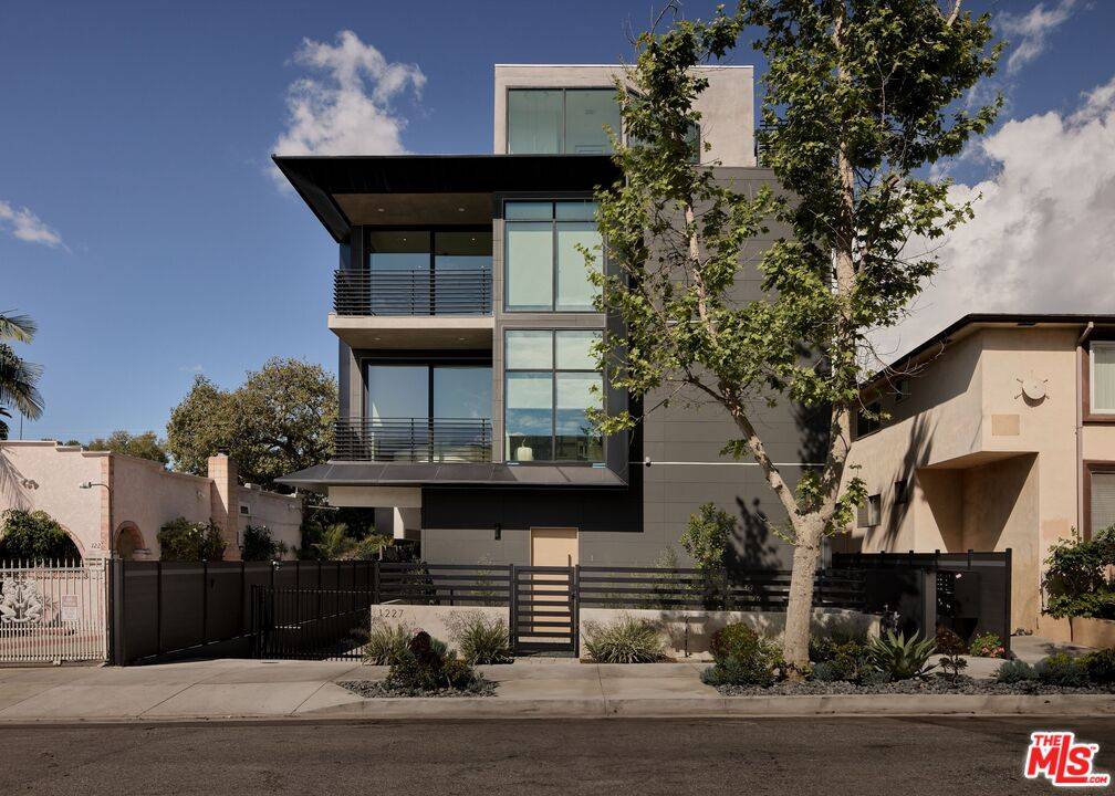 1227 N Formosa Ave 2BR Hollywood Hills East La