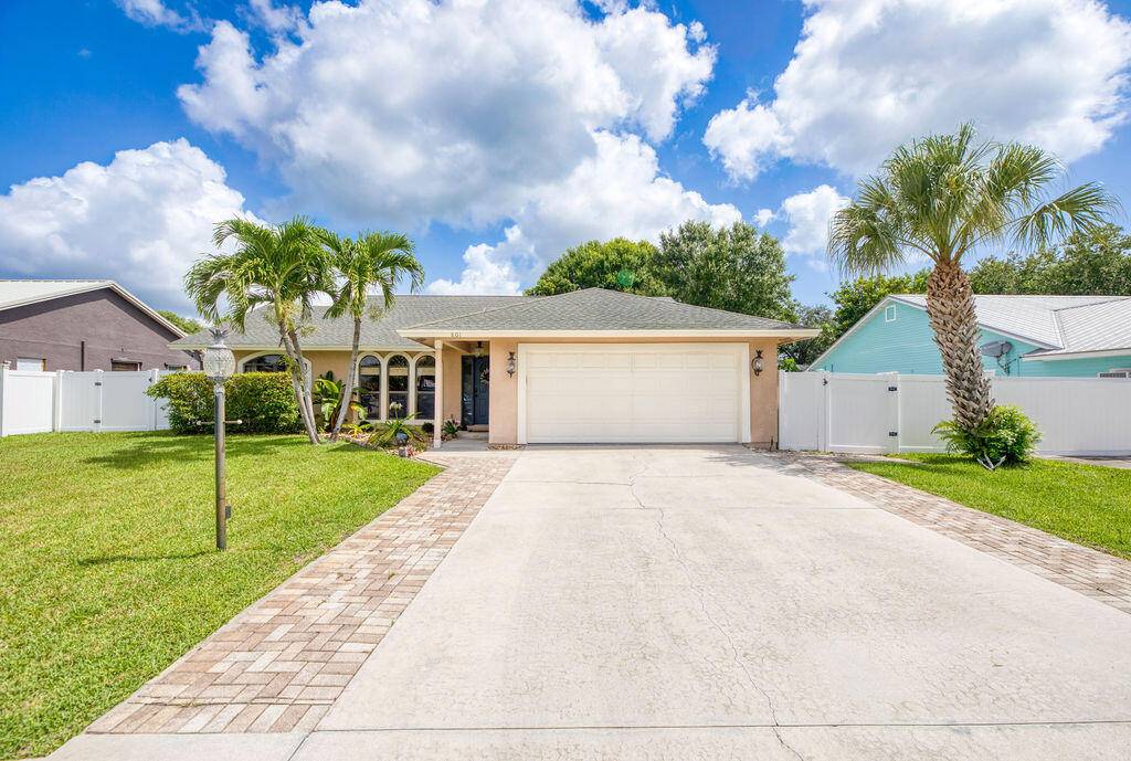 Welcome to this 3 bedroom, 2 bath home located in the desirable Jensen Beach Park Estates.
