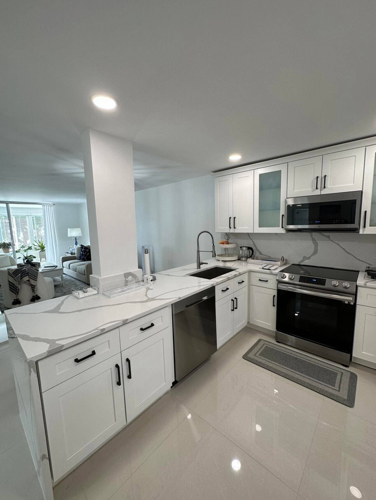 FULLY LUXURY RENOVATED APARTMENT !