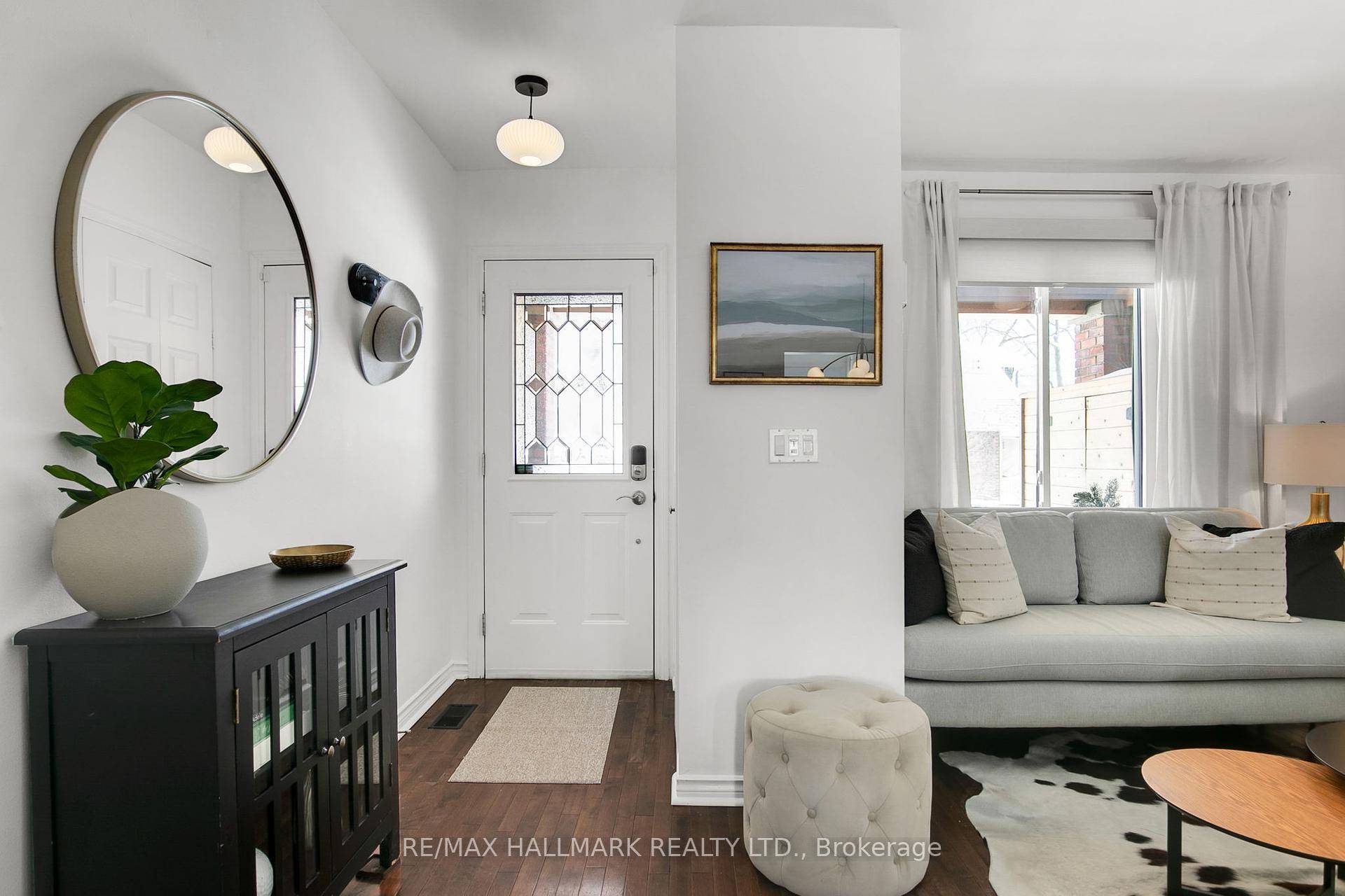 Welcome to 10 Kingsmount Park Rd.
