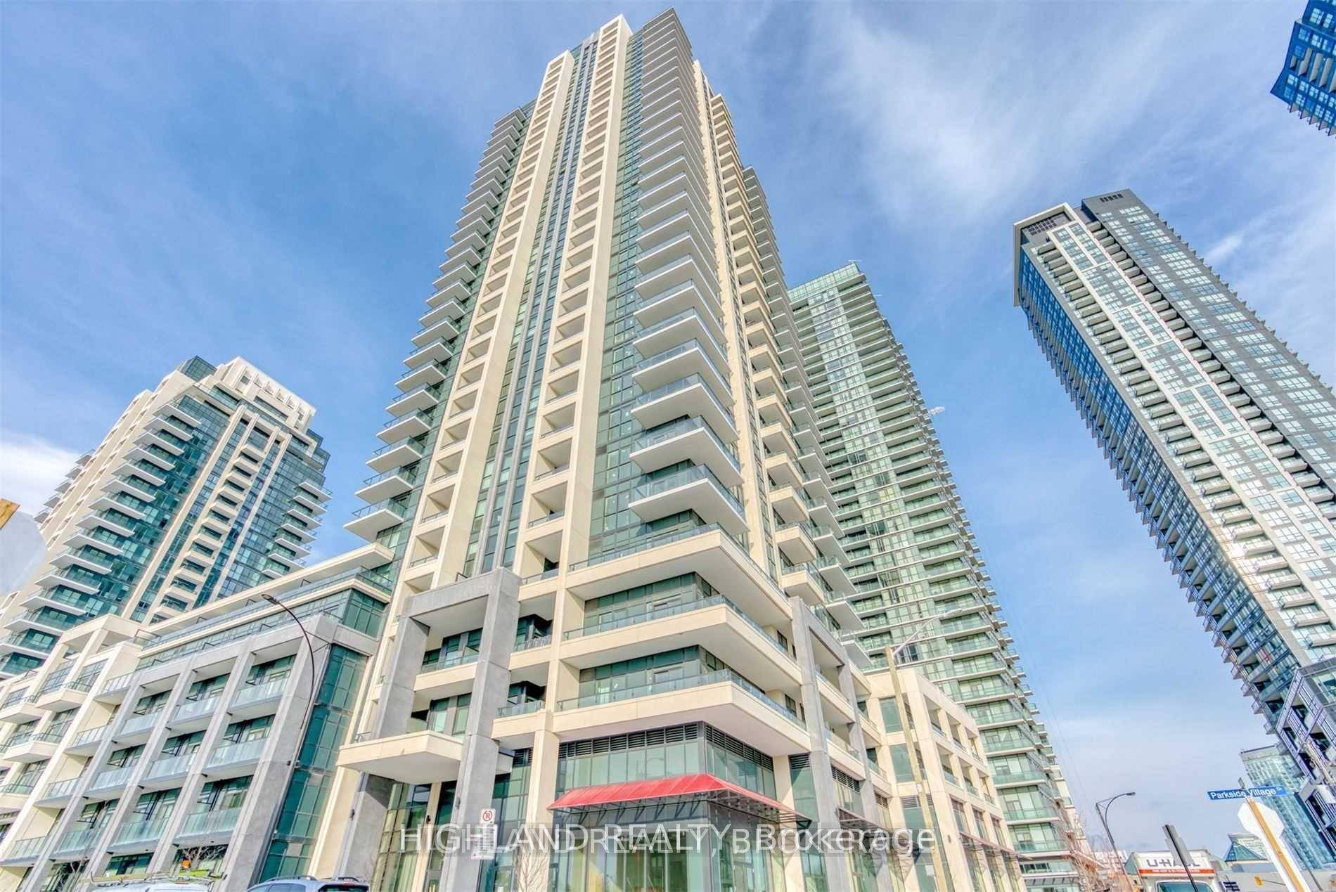 LOCATION ! LOCATION ! Welcome to Block Nine in the most sought after neighborhood in Mississauga.