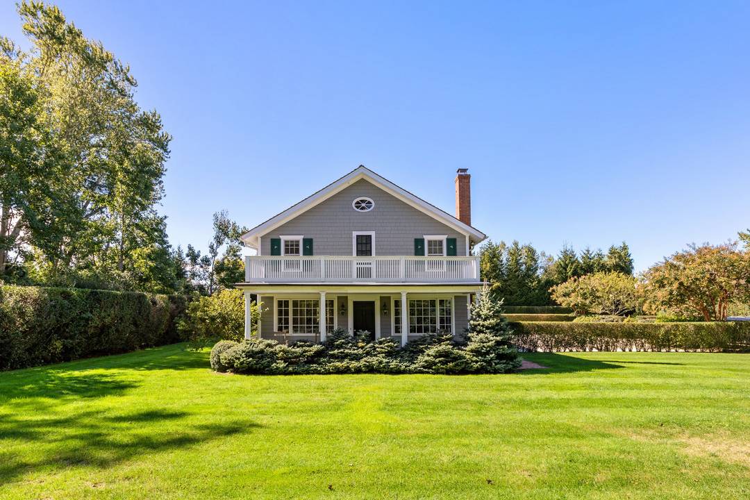 5 Bedroom Bridgehampton South Farmhouse