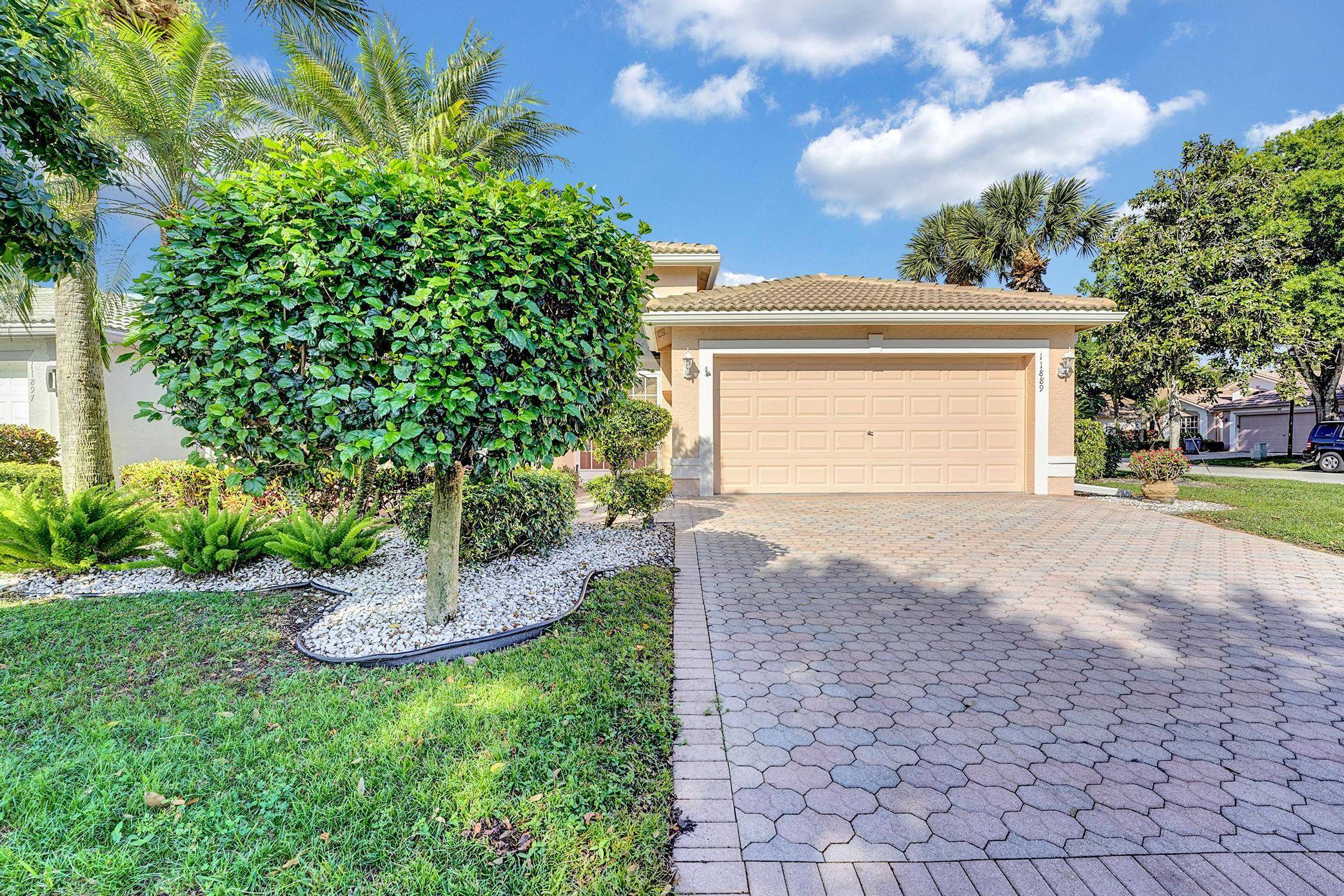 Make South Florida your home in this wonderful Coral model home in Valencia Lakes and enjoy all that Florida has to offer.