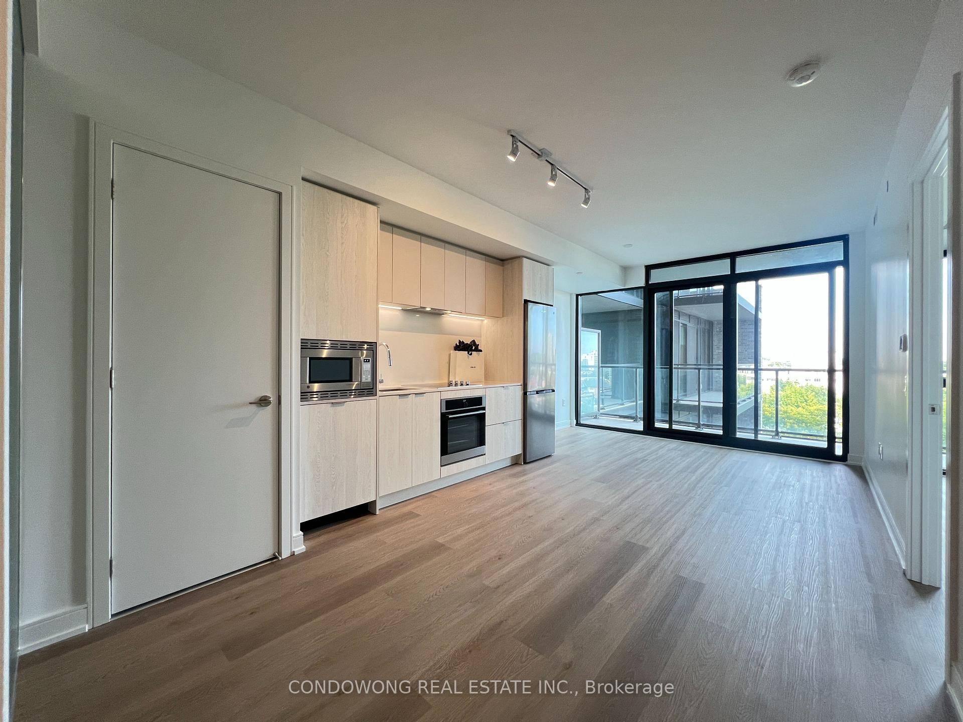 Brand new Spacious 2 Bedroom Den With Parking amp ; Locker !