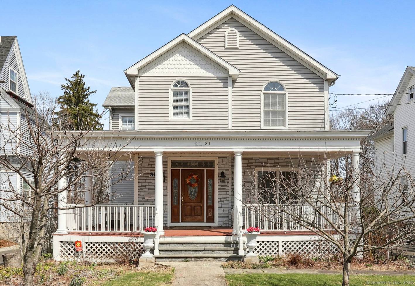 Welcome to 81 Deer Hill Ave, where space abounds elegant living begins !