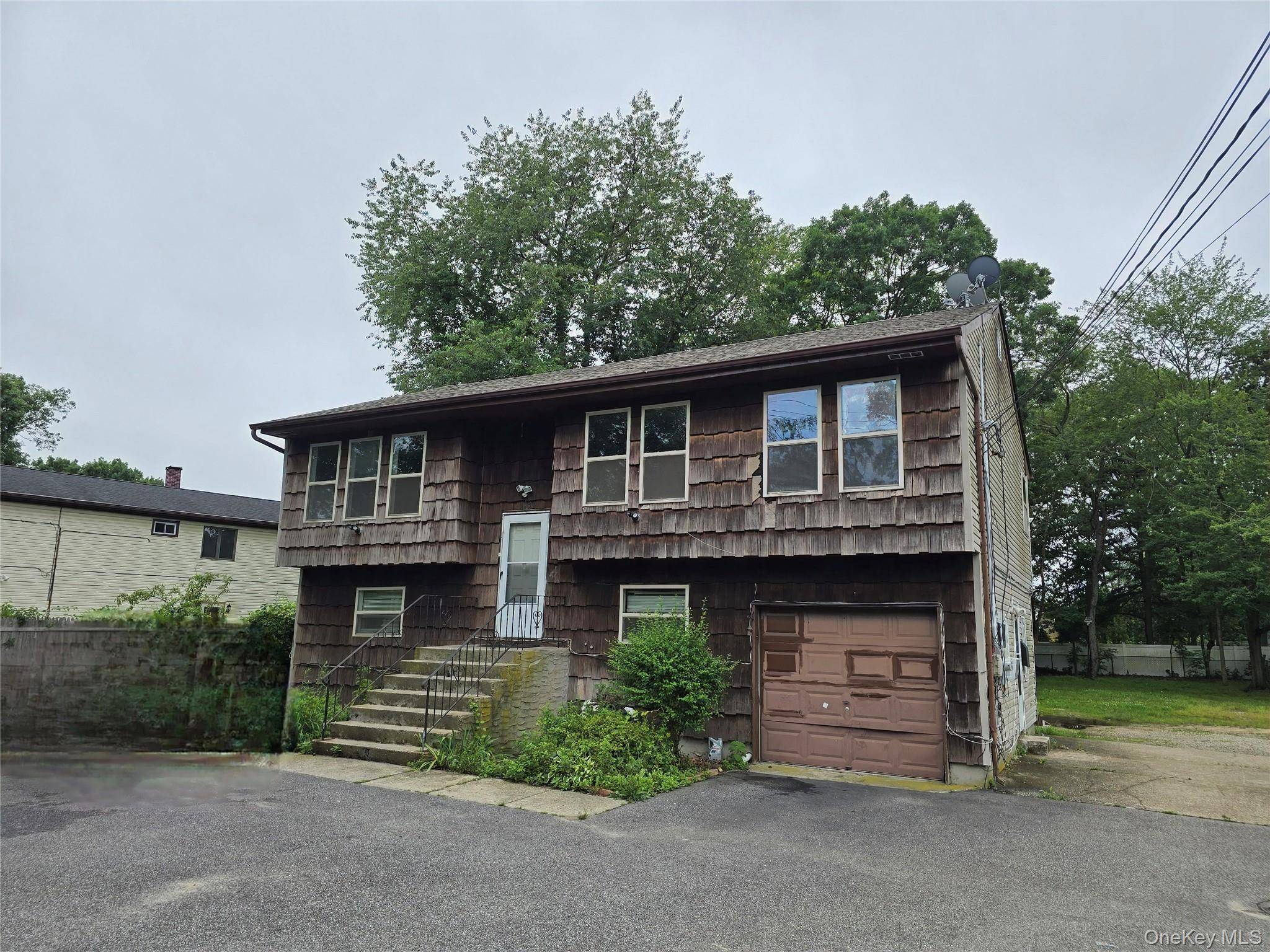 Spacious Hi Ranch in Brentwood Endless Potential !