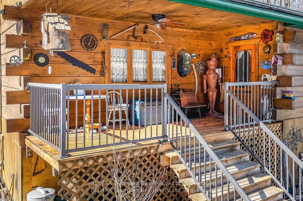 White pine log home on 48.