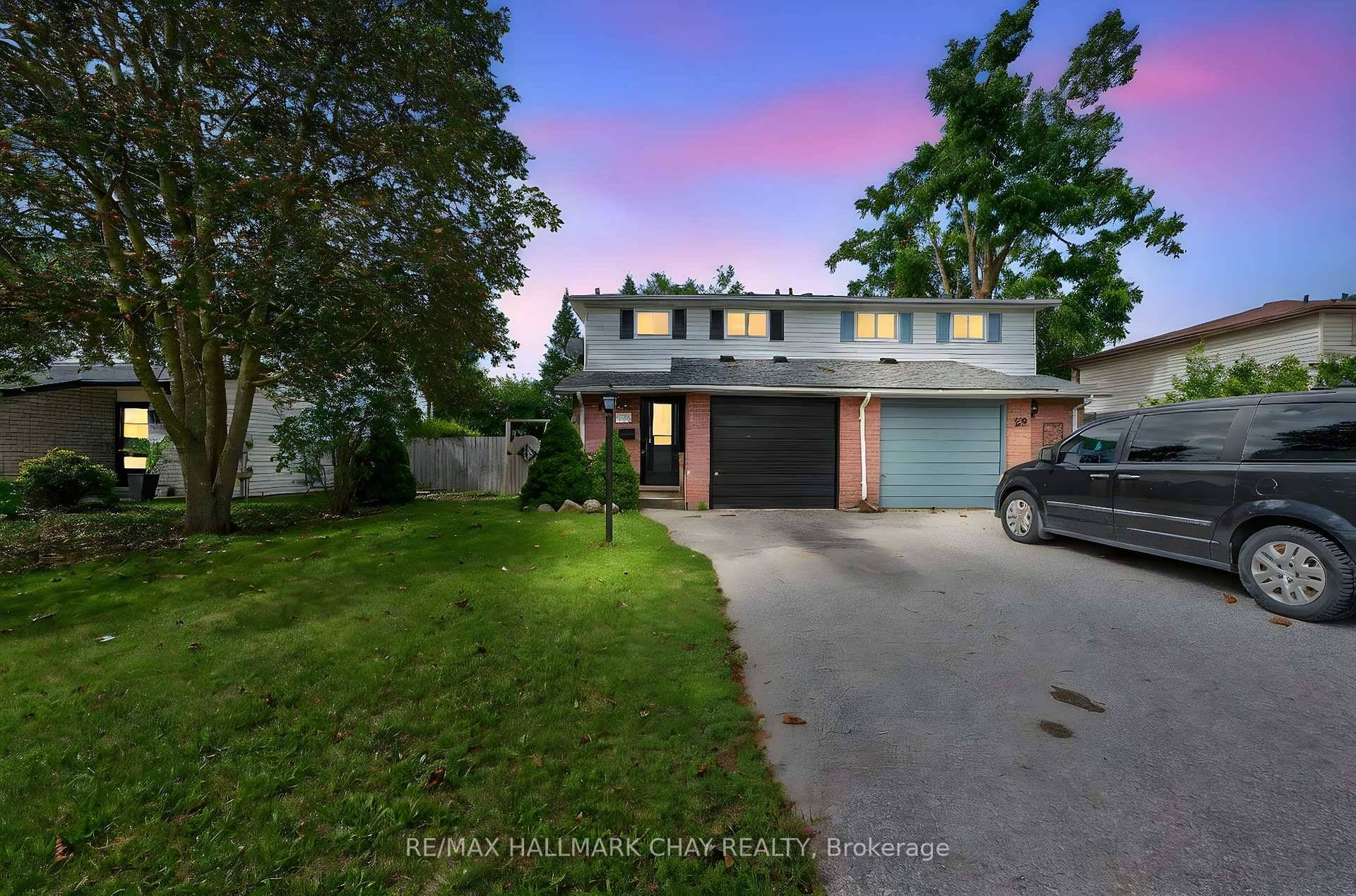 Welcome to 36 Mowat Crescent !