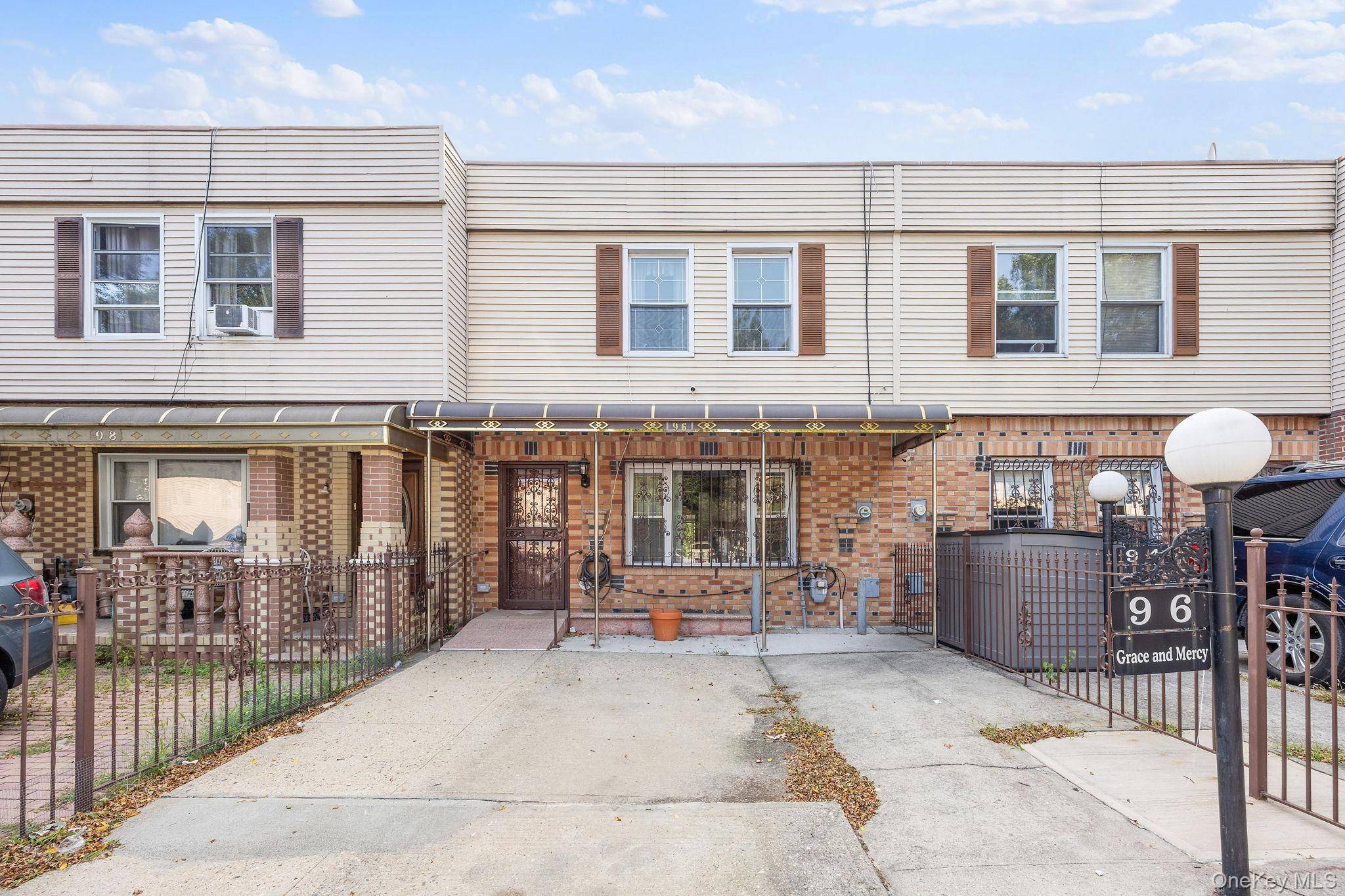 Extra Large Single Family House w Parking in Brownsville !