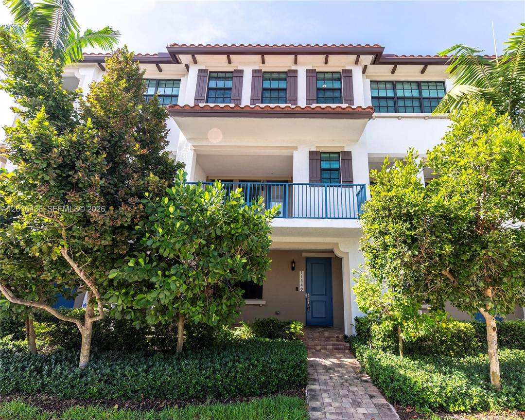 Beautiful 3 Bedroom 3 1 2 Bathroom townhome in the desirable Raintree community of Pembroke Pines boasting a prime location and impeccable features including an open floor plan, 2 car ...
