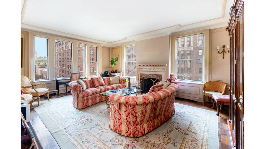 Perfection on Park ! Welcome to 875 Park Avenue, an exceptional, high floor residence in one of Park Avenue's most coveted white glove pre war cooperatives.