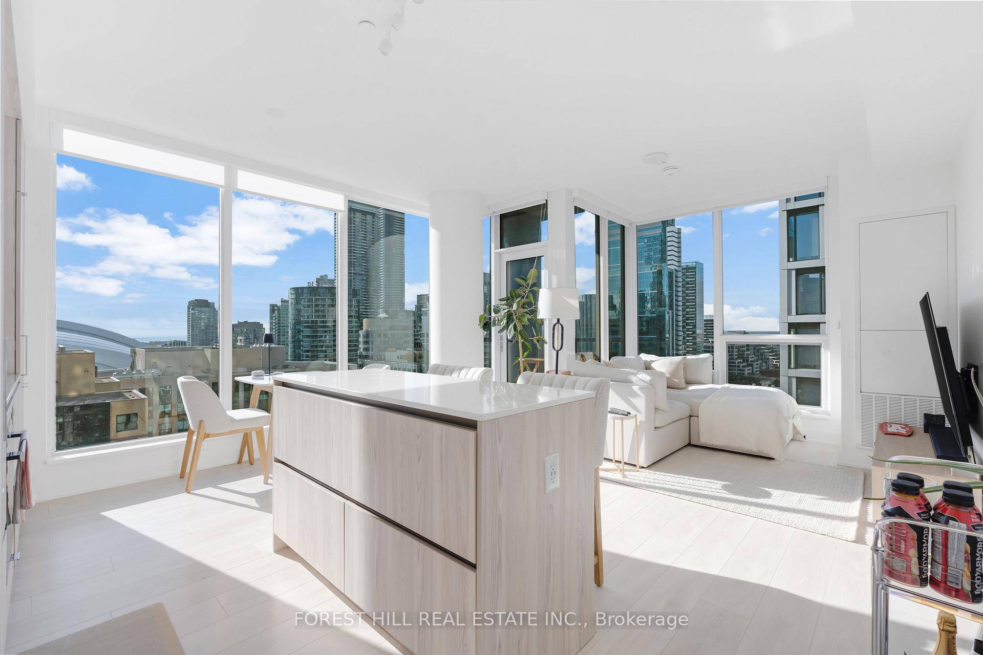 ABSOLUTELY STUNNING TORONTO'S SIGNATURE Panoramic Breathtaking Views Of The City All in One CN Tower Skydome Lake Ontario Welcome to the NOBU Residences Unit 1910 A Stunning Corner Unit 2 ...