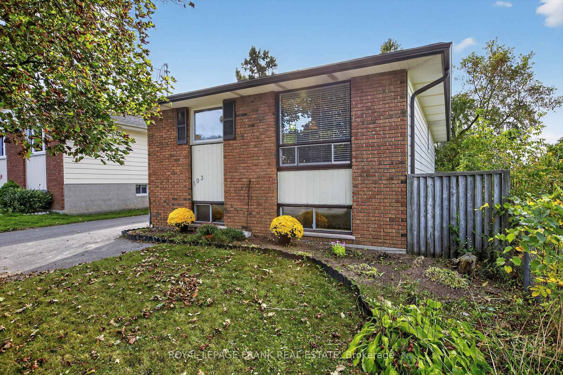 3 1 bedroom, 2 bath bungalow in Peterborough's South East neighbourhood walking distance to schools, parks, the public boat launch on the Otonabee River as well as Scotts Mills parkette ...