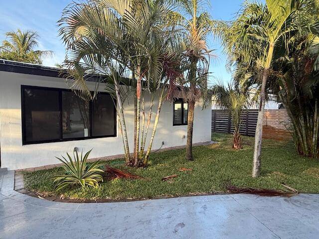 This beautiful contemporary UPDATED single family home in Deerfield Beach offers the perfect blend of space, and convenience.
