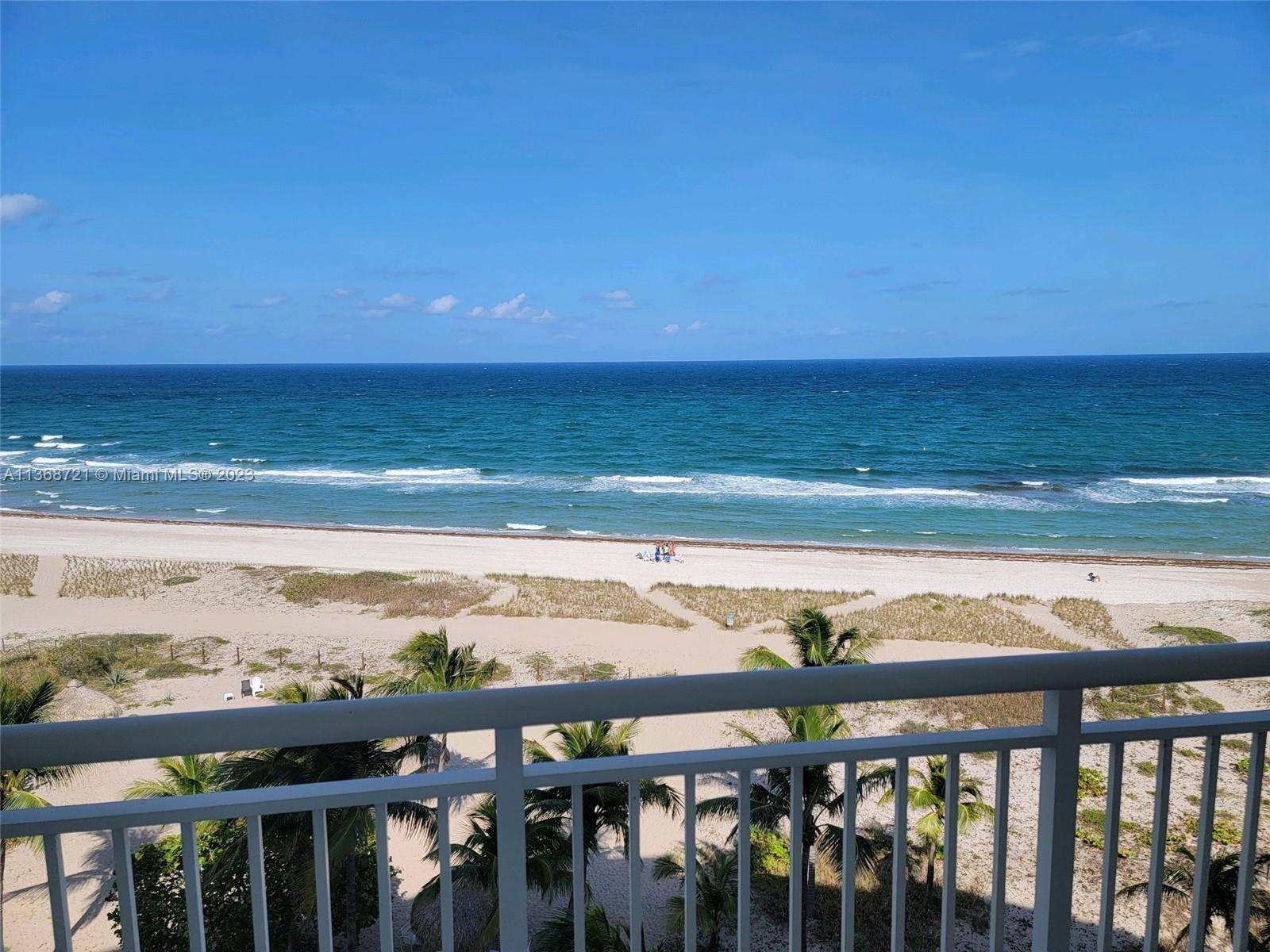 Gorgeous 2 bedrooms and two baths unit at the Breakers Pompno.
