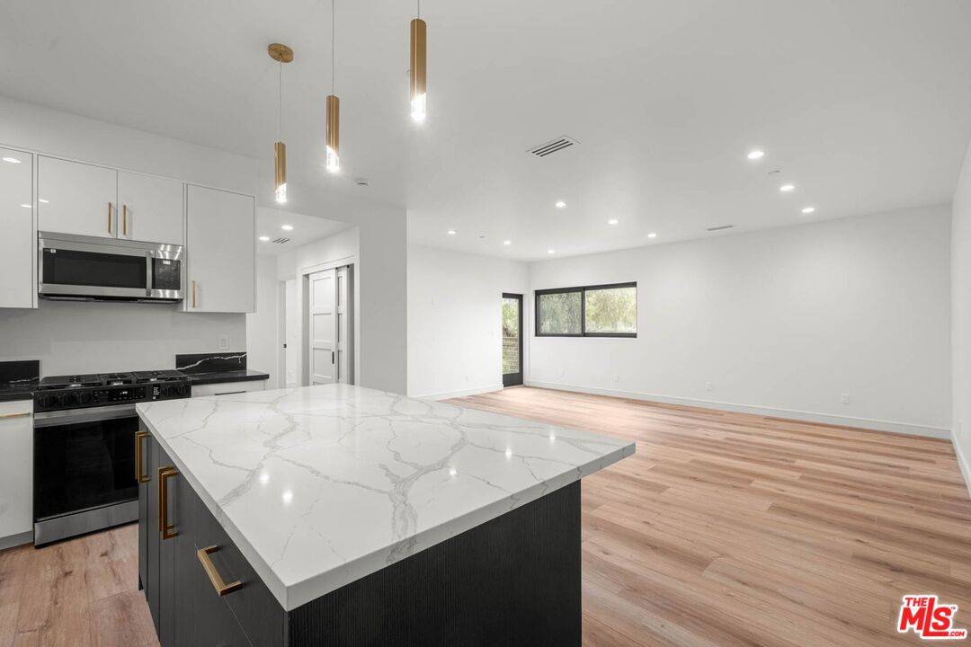 1920 S Sherbourne Dr 5BR La