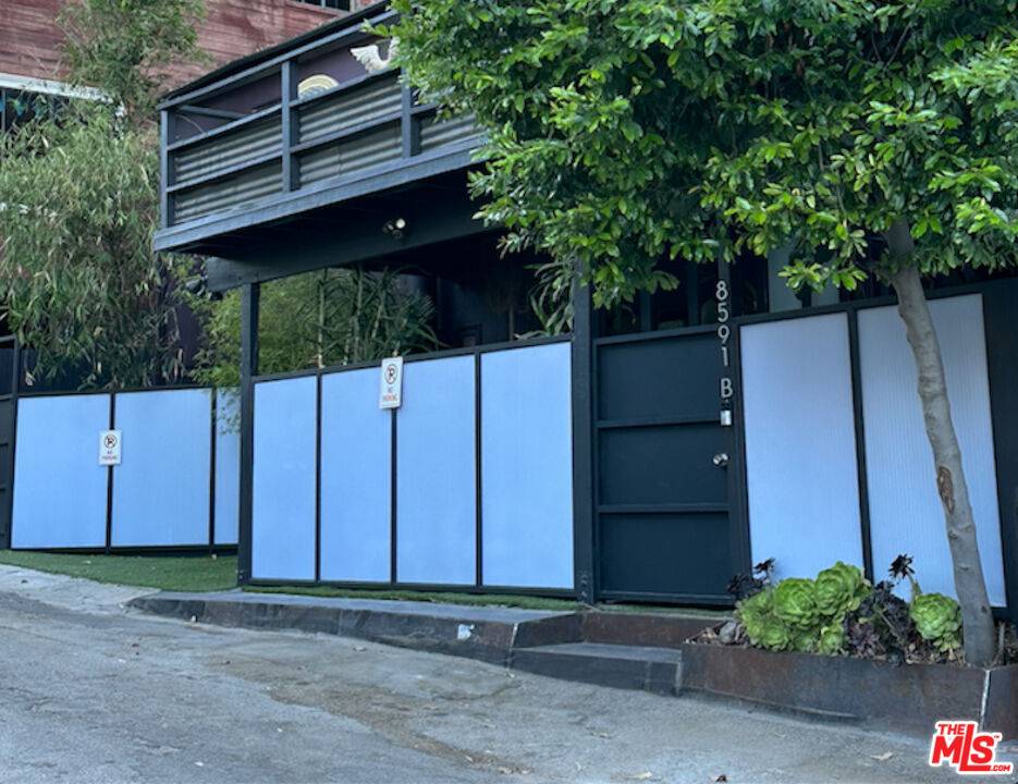 8591   Crescent Dr 2BR Hollywood Hills East La