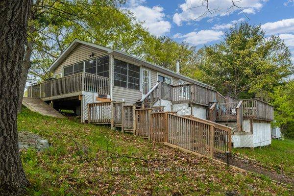 This charming cottage on Sheffield long lake is your next place to relax.