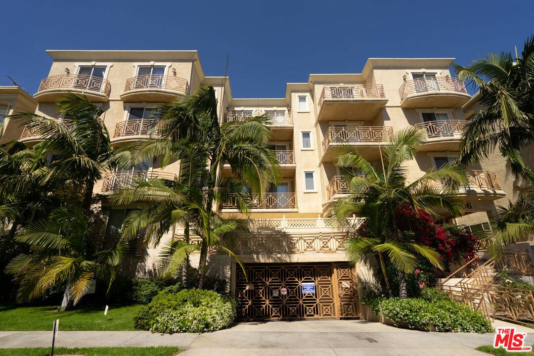 2306 FOX HILLS DR 3BR La