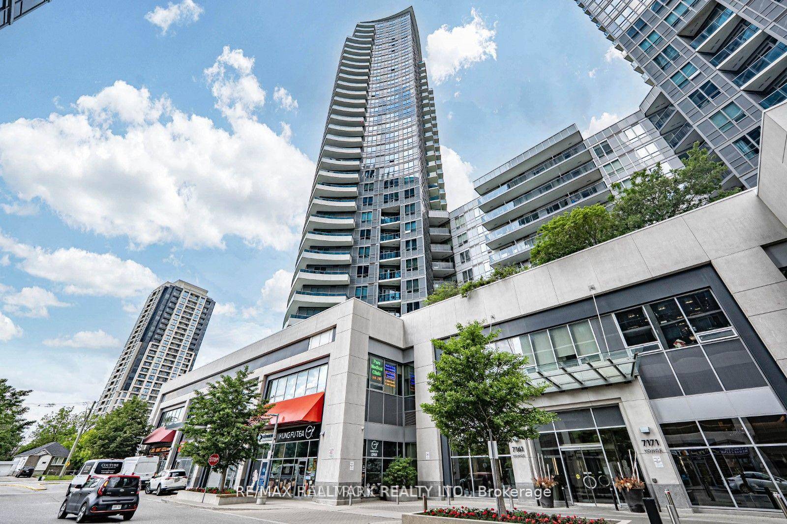 Welcome To The Lovely World On Yonge, The World Of Convenient Living Right Where Toronto Meets York !