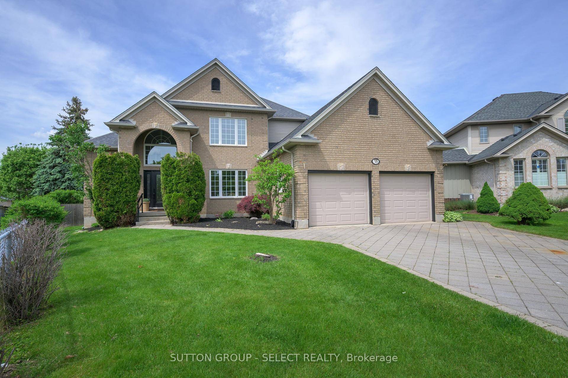 Extensively renovated home in one of North London's most desirable school districts, nestled on a quiet, mature cul de sac in the sought after Masonville P.