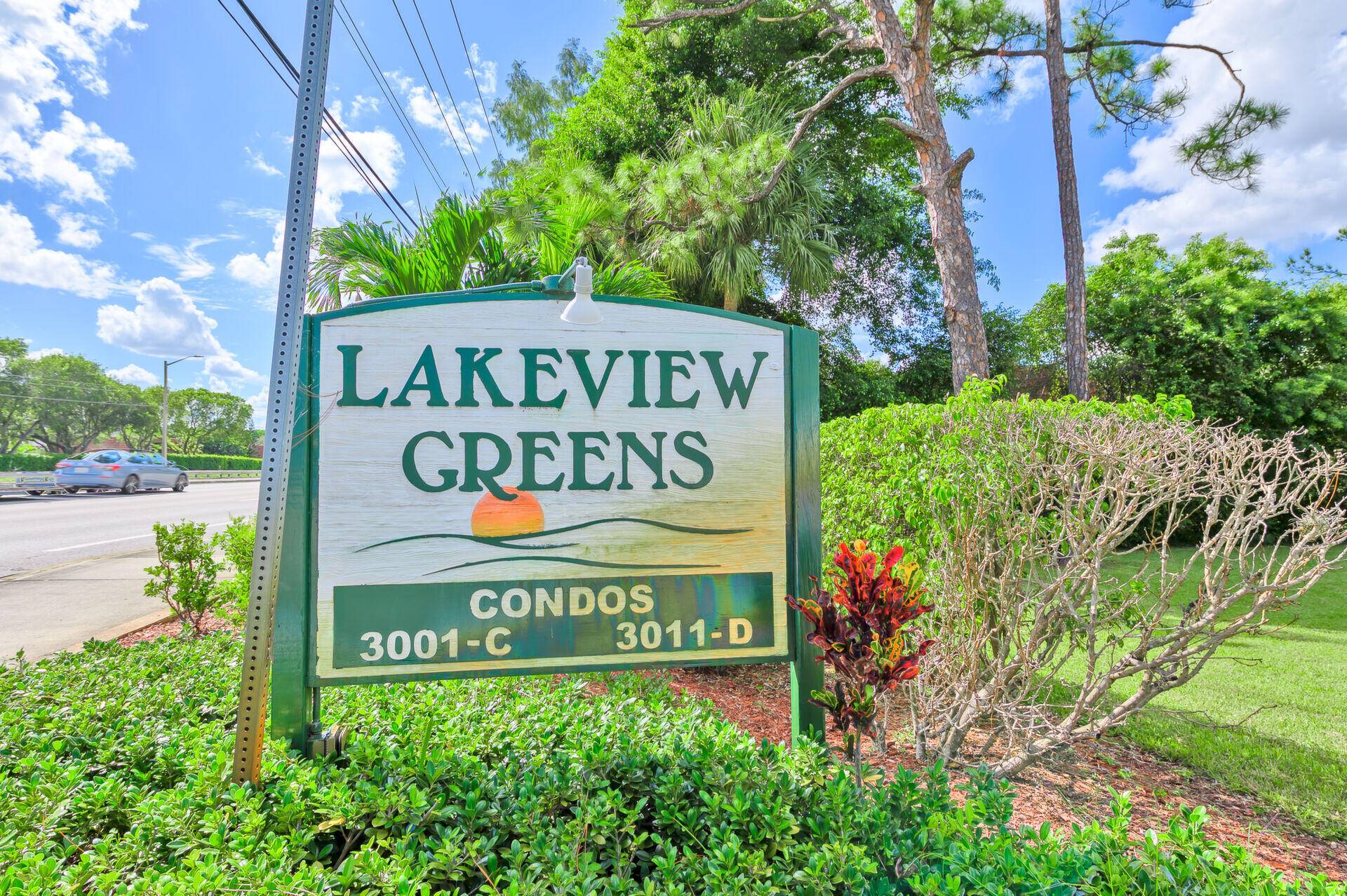Spacious 1 bedroom, 1. 5 bath condo with 1, 085 sq.
