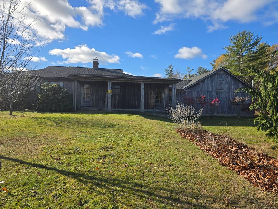 A RARITY Thought Precision was used in the Design and Overall Construction of this 1960's COUNTRY HOME.