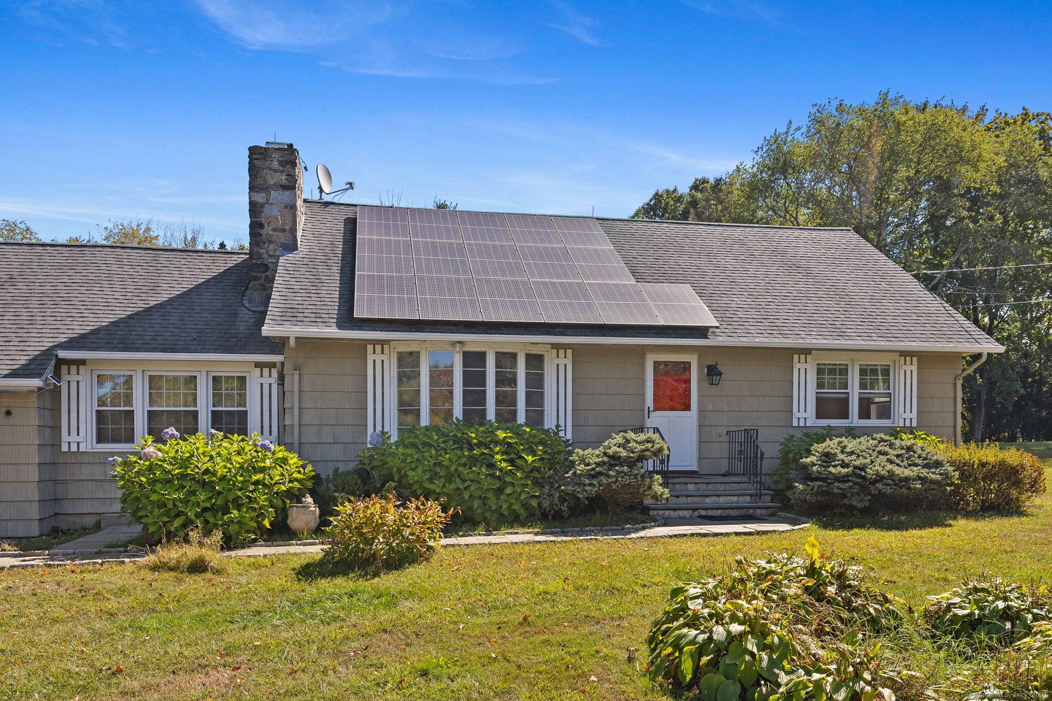 Spacious Cape for Rent on Cul de Sac in the Center of Southbury.