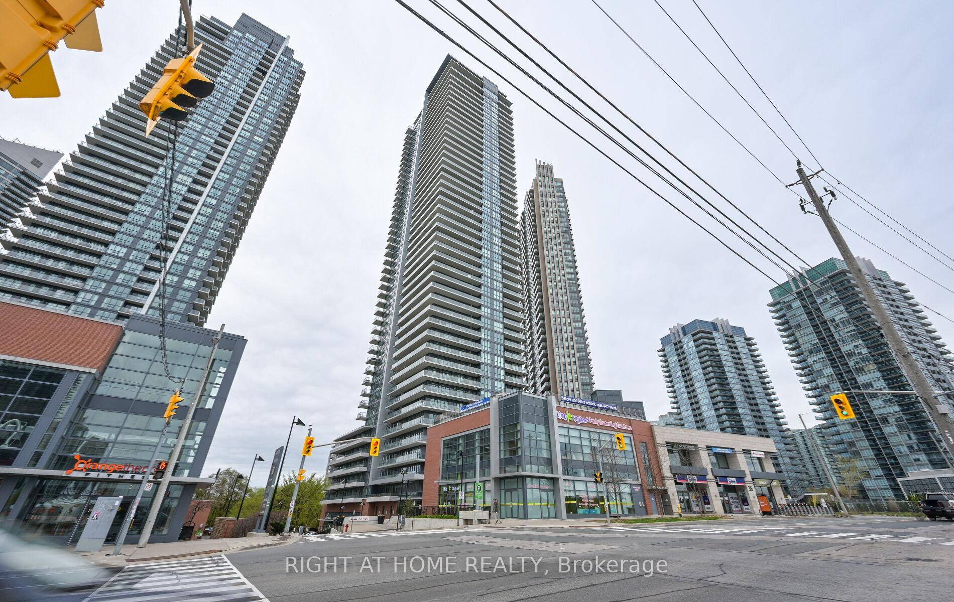 Bright and sophisticated 2 bedroom plus den condo with stunning south facing lake views.