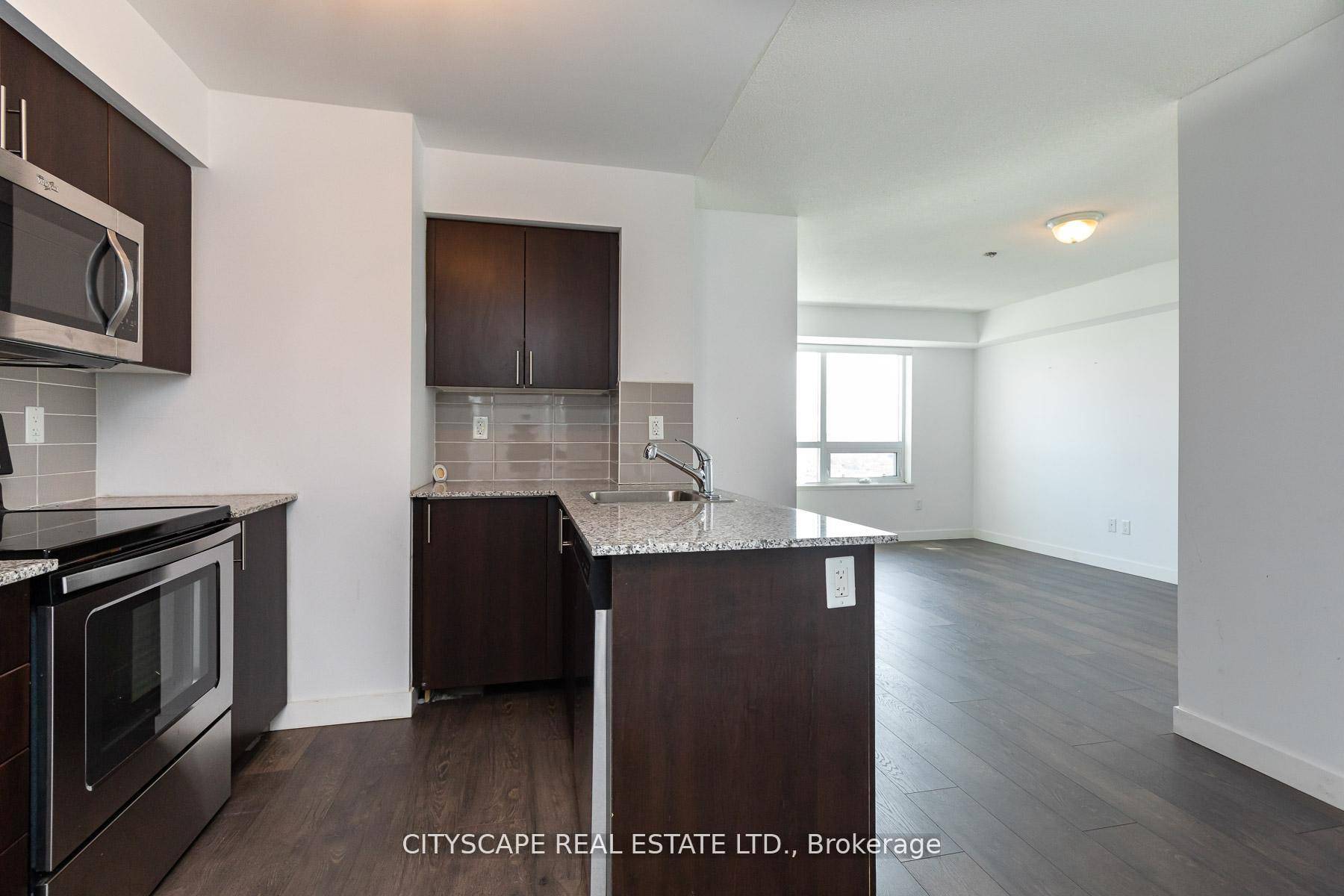 Bright amp ; Spacious 2 bedroom 1 washroom unit with amazing City Skyline and lake views.