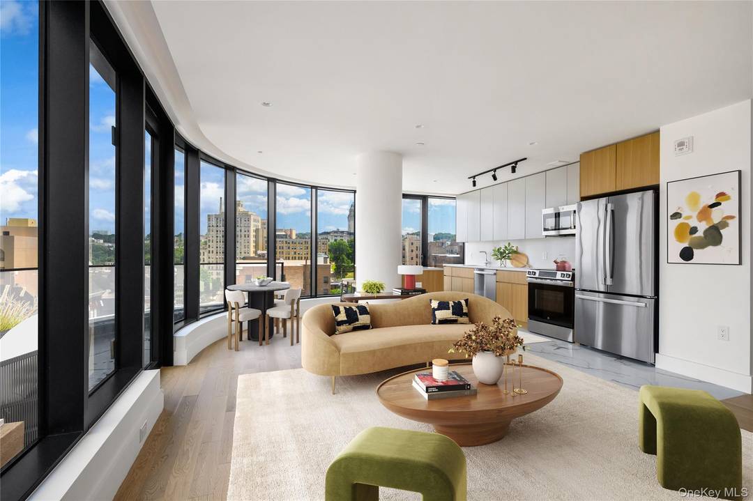 2 Bed 2Bath with Private Balcony !