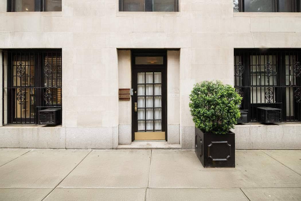 Prime Upper East Side Medical Office Space for Lease Located on the ground floor of a distinguished pre war building between the prestigious Lexington and Park Avenues, this medical office ...