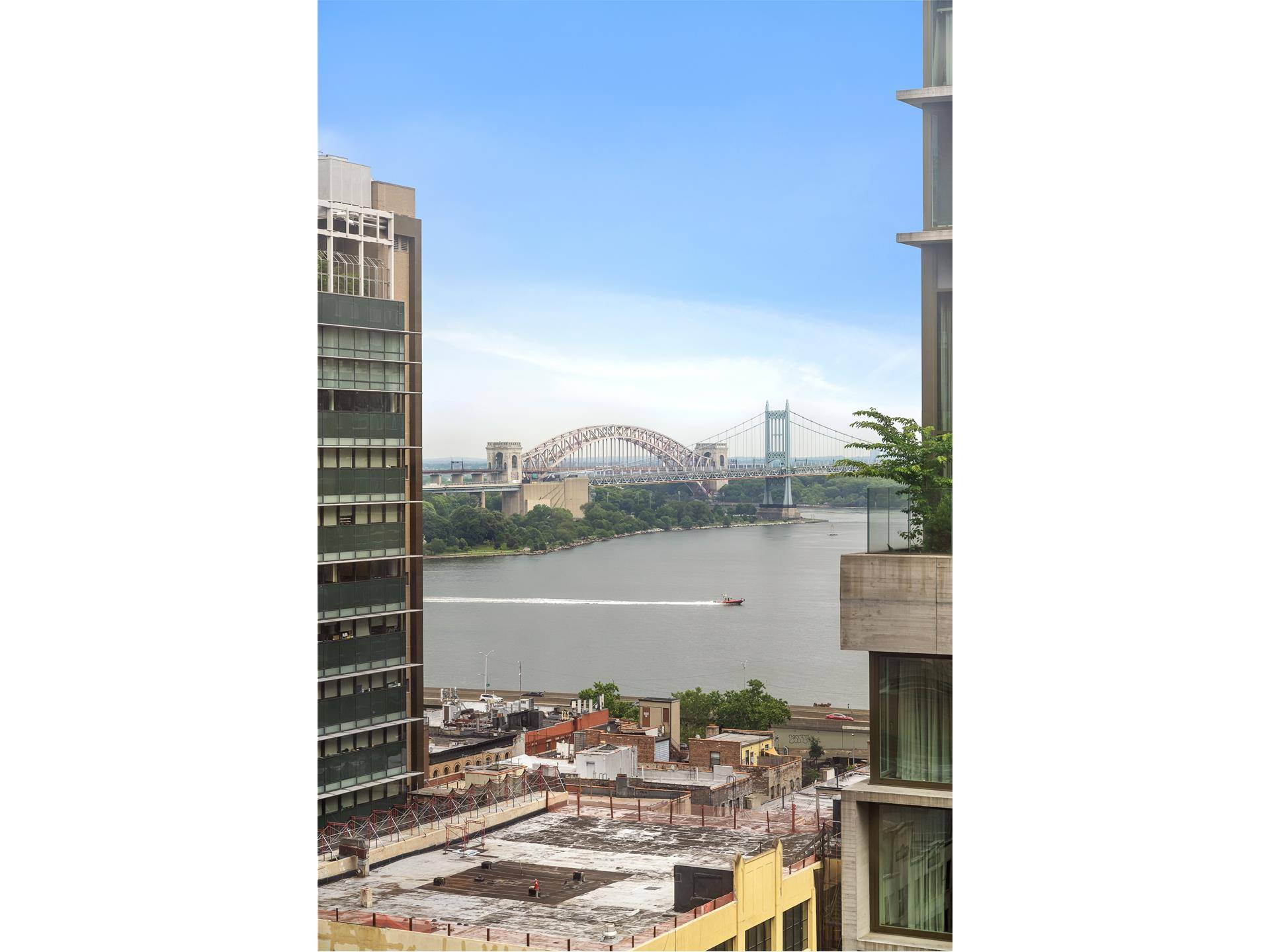 Bring Your Contractor amp ; Your Vision To Create Your Dream Home This converted Junior 4 condo offers the perfect opportunity to customize a spacious 2 Bedroom 1 Bedroom Den, ...